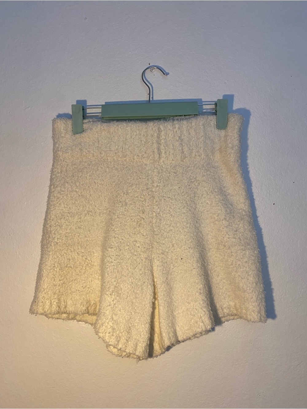 Skims women’s size small/ medium knit white soft shorts